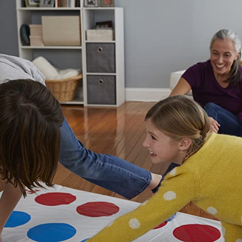 Hasbro Twister - Juego de Mesa clásico para 2 o más Jugadores, Juego de Interior y Exterior para niños de 6 años en adelante, el Embalaje Puede Variar