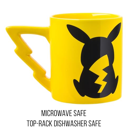 Taza de Cerámica Silver Buffalo Pikachu Negro y Amarillo con Asa en Forma de Rayo