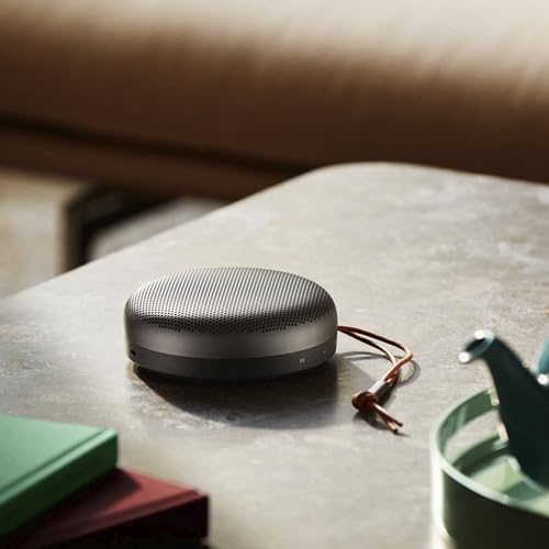 Bang & Olufsen Beosound A1 - Altavoz Bluetooth portátil de 2ª generación con Asistencia de Voz e integración Alexa