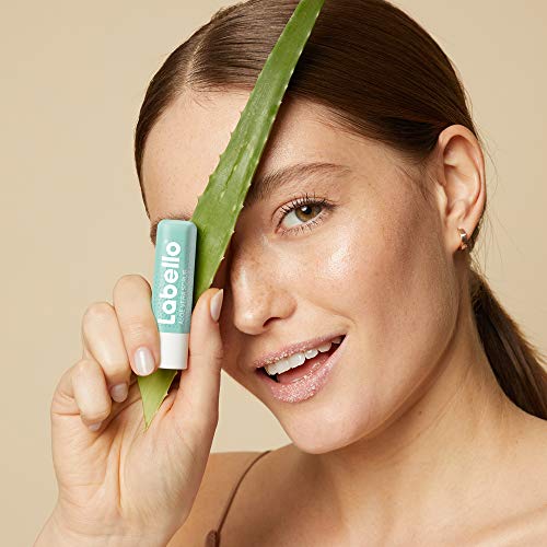 LABELLO Bálsamo Labial Exfoliante Scrub con Aloe Vera (4.8 g) con Vitamina E y microperlas exfoliantes libre de aceites minerales