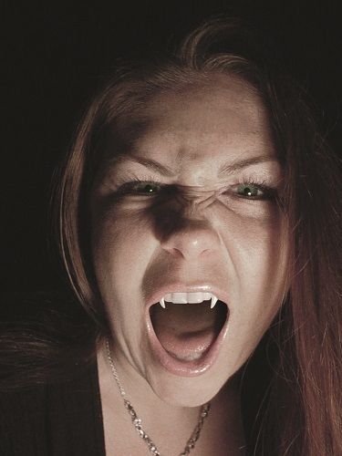 Forum Novelties Retractable Vampire Fangs Adult
