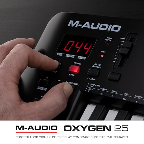 M-Audio Oxygen 25 V - Teclado controlador MIDI USB de 25 teclas con Beat Pads, modos Smart Chord y Scale, arpegiador y suite de software incluidos