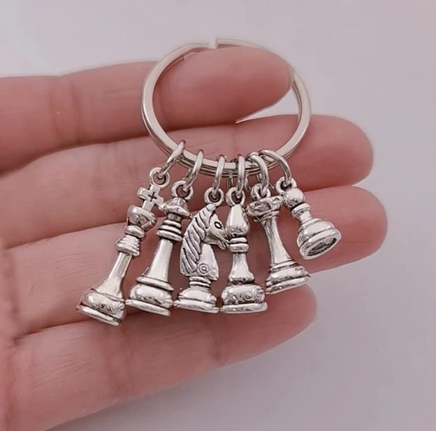 Llavero Launer Negro con Dije de Ajedrez para Amantes del Anime y Cosplay