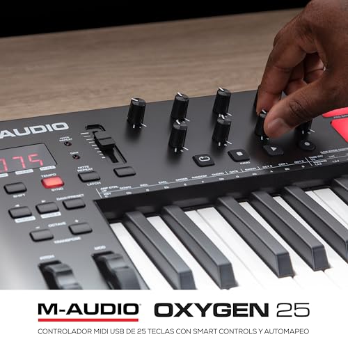 M-Audio Oxygen 25 V - Teclado controlador MIDI USB de 25 teclas con Beat Pads, modos Smart Chord y Scale, arpegiador y suite de software incluidos