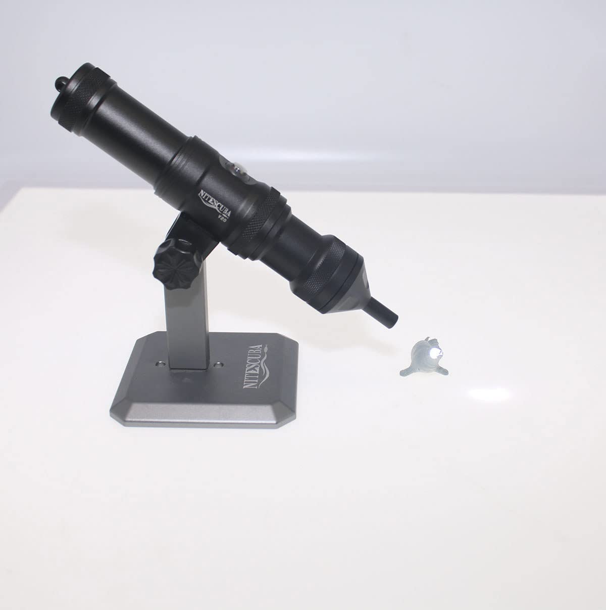 NiteScuba V20ST - Sistema óptico para fotografía macro subacuática condensa la luz paralela a una luz concentrada