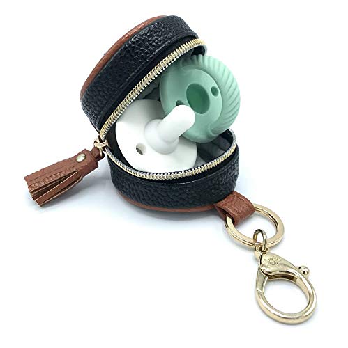 Itzy Ritzy - Funda para chupete con clip, incluye cierre para fijar fácilmente a una bolsa de pañales o bolso, mide 2.5 pulgadas de diámetro y soporta 2 chupetes (café y crema)