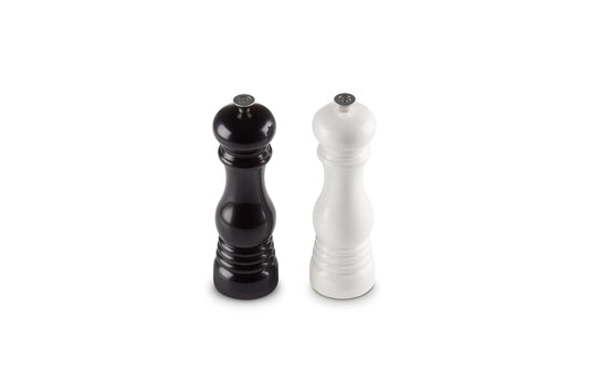 Le Creuset - Juego de molino de sal y pimienta, 8 x 5 1/2 pulgadas cada uno, blanco y negro