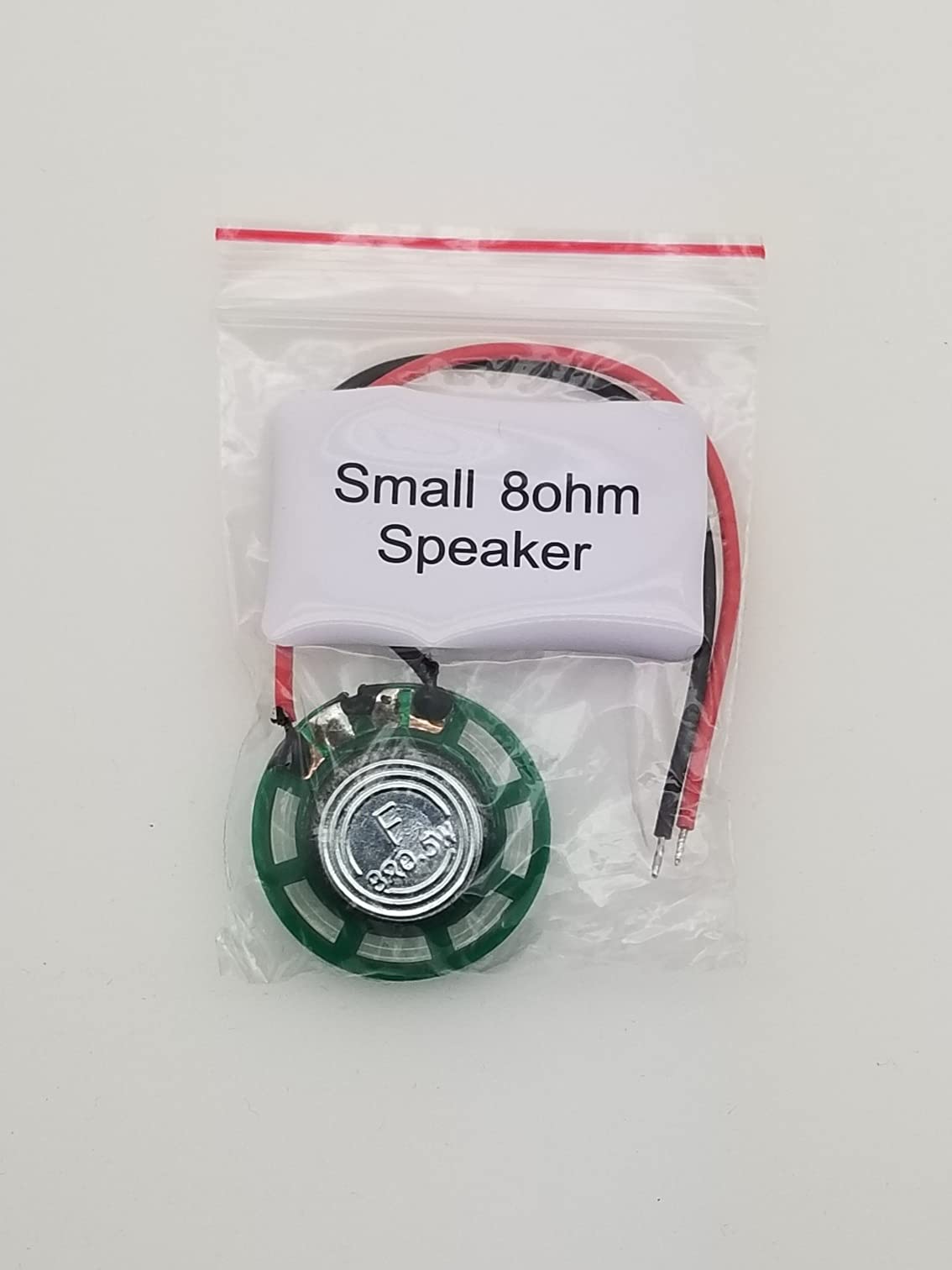 Altavoz de 1 pulgada de 26 mm, 8 ohmios 1/4 W (0,25 W) Nominal / 1/2 W (0,5 W) Salida de potencia máxima - Carcasa de plástico verde con cables de 4 pulgadas (104 mm)
