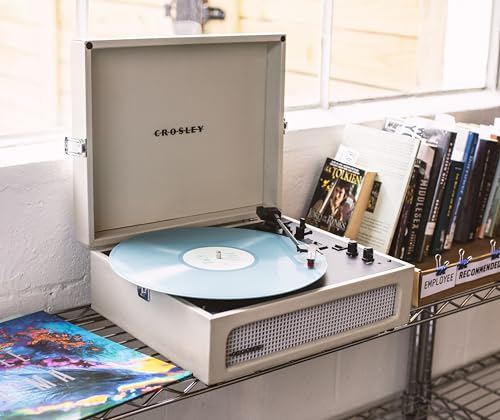 Crosley CR8017B-DU Voyager - Tocadiscos de Vinilo portátil clásico con Entrada y Salida Bluetooth y Altavoces Integrados, Dune