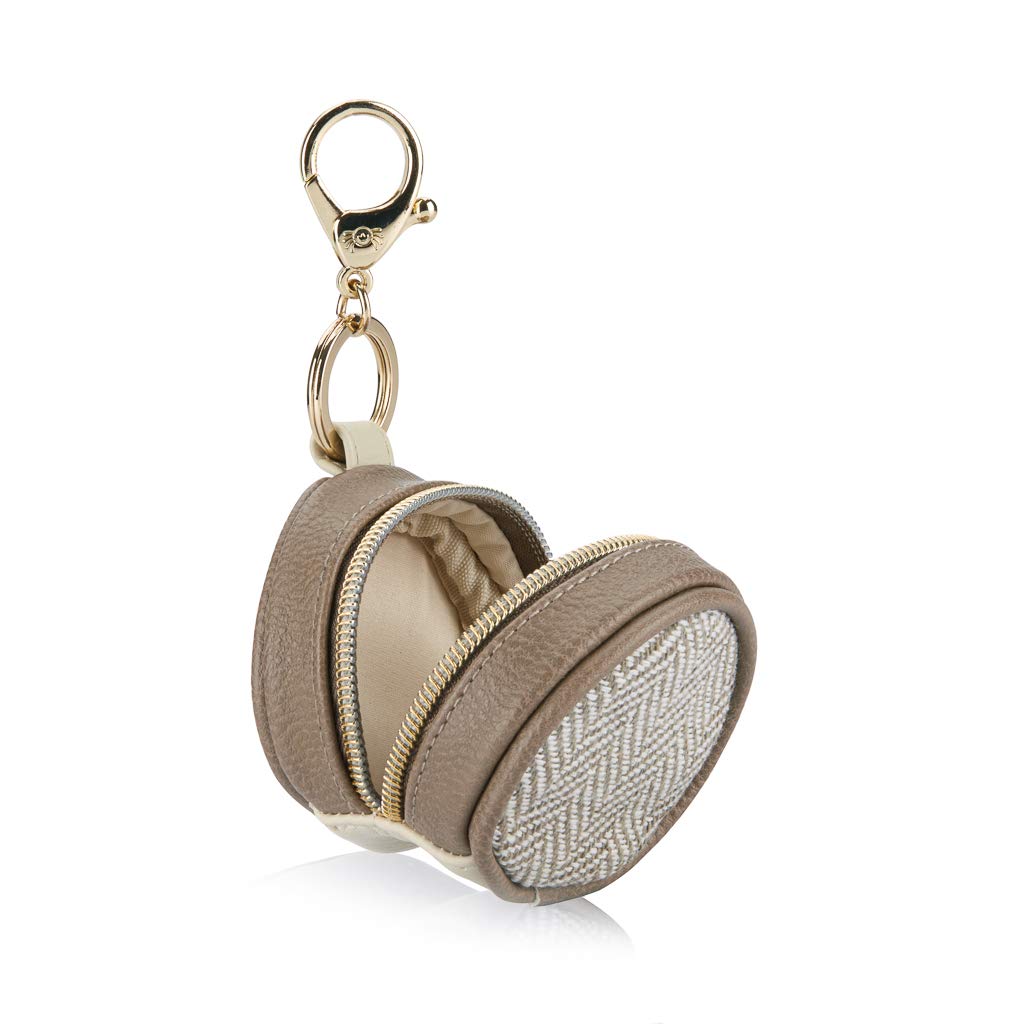 Itzy Ritzy - Funda para chupete con clip, incluye cierre para fijar fácilmente a una bolsa de pañales o bolso, mide 2.5 pulgadas de diámetro y tiene capacidad para 2 chupetes (vainilla latte)