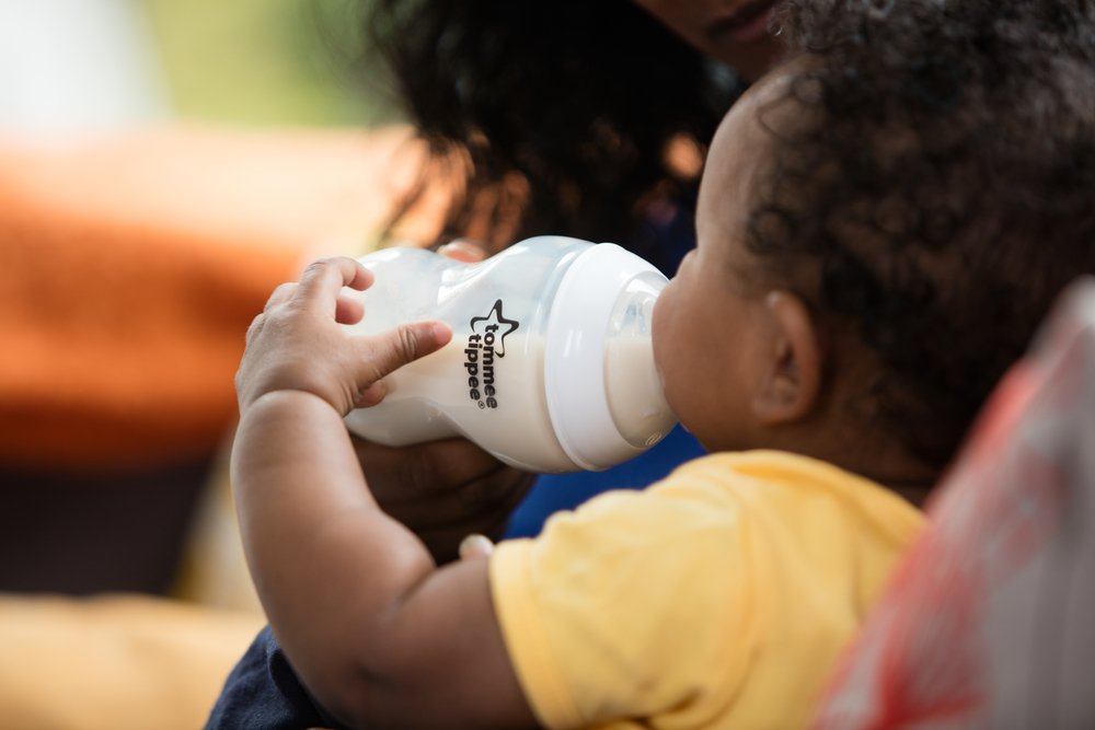 Biberón Tommee Tippee Closer to Nature Transparente con Tetina de Corte en Y