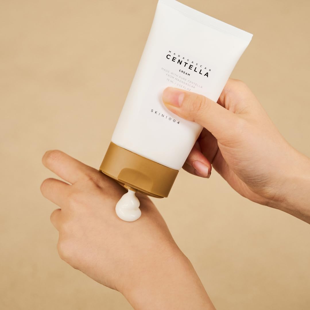 SKIN1004 Madagascar Centella Cream -Crema Hidratante ligera de origen coreano; contiene 72% de extracto de Centella Asiática de Madagascar; ayuda a calmar la piel irritada y protege y fortalece la barrera protectora de la piel, mientras ayuda a unificar e