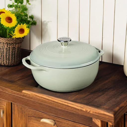 Lodge - Horno holandés de hierro fundido esmaltado de 6 cuartos con tapa, asas dobles, apto para horno hasta 500 °F o en estufa, uso para marinar, cocinar, hornear, refrigerar y servir - Salvia del desierto