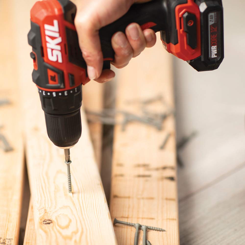 Skil - Kit de 2 herramientas: taladro inalámbrico PWRCore 12 sin escobillas de 12 V y 1/2 pulgada y destornillador de impacto hexagonal de 1/4 de pulgada, incluye dos baterías de litio de 2 Ah y un cargador estándar, CB738501