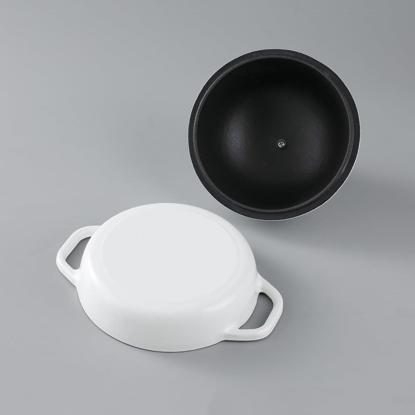 HAWOK - Cloche de pan de hierro fundido, diámetro 6.3 pulgadas/16 cm, 0.57 cuartos de galón, molde para hornear de masa madre esmaltado blanco