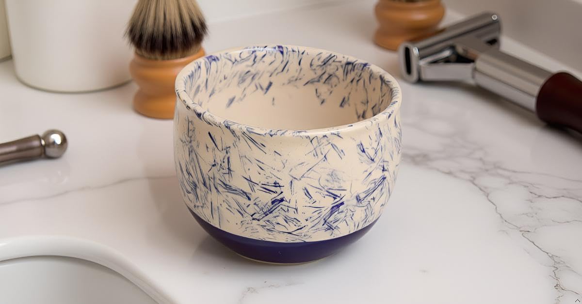 ETROVES Jabonera de cerámica de 4 pulgadas para afeitar, taza de afeitar para hombre, crema de afeitar y jabón, taza de afeitar para afeitarse en húmedo (blanco azul)
