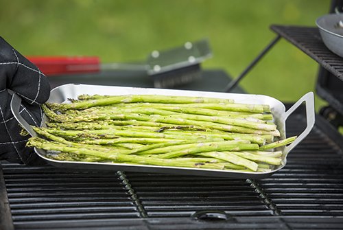 Sartén de TableCraft de acero inoxidable 13.5 pulgadas con asas para Barbacoas y Parrillas