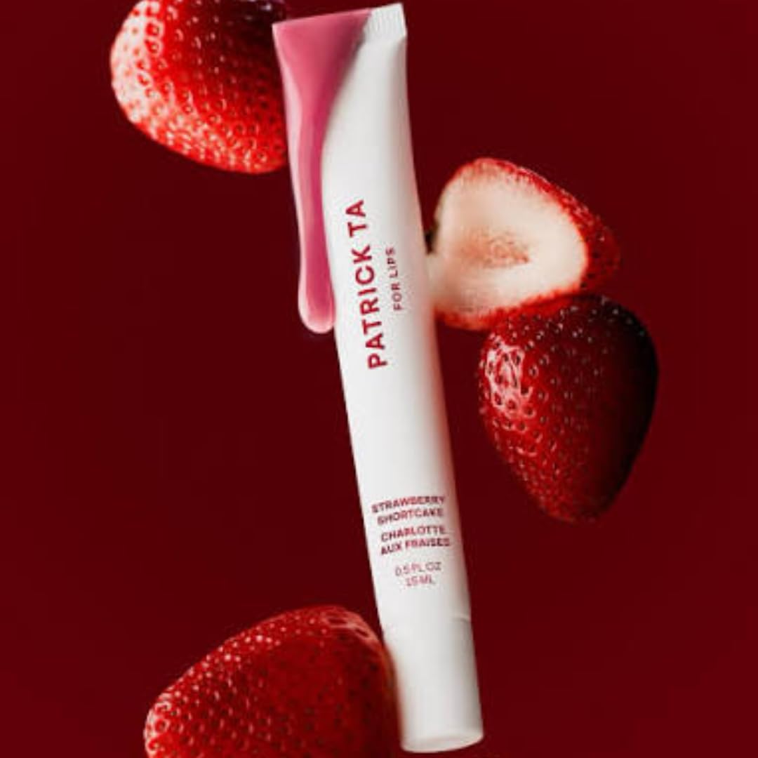 PATRICK TA Major Moisture Smoothing Lip Balm Strawberry Shortcake, Bálsamo Labial Hidratante con Brillo, Rosa Neutro Medio, Edición Limitada, 15 ml