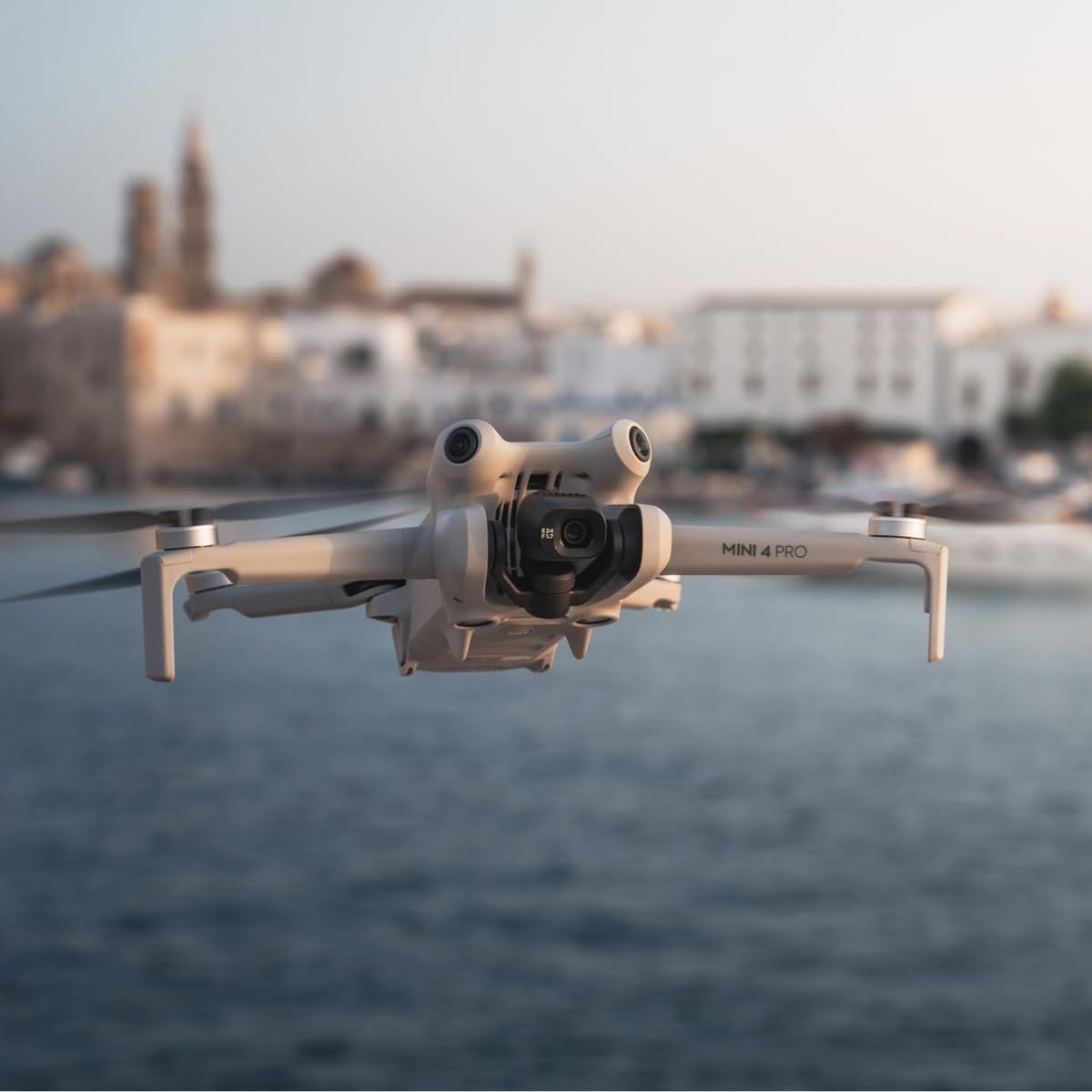 DJI Mini 4 Pro (DJI RC-N2), dron mini plegable con cámara de vídeo 4K HDR para adultos, menos de 249 g, 34 min de tiempo de vuelo, distancia máx. de transmisión de vídeo de 20 km