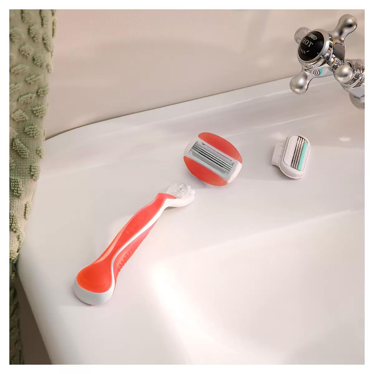 Gillette Venus Comfort Glide Sunny Citrus Women's Razor Plus 12 Blade Refills