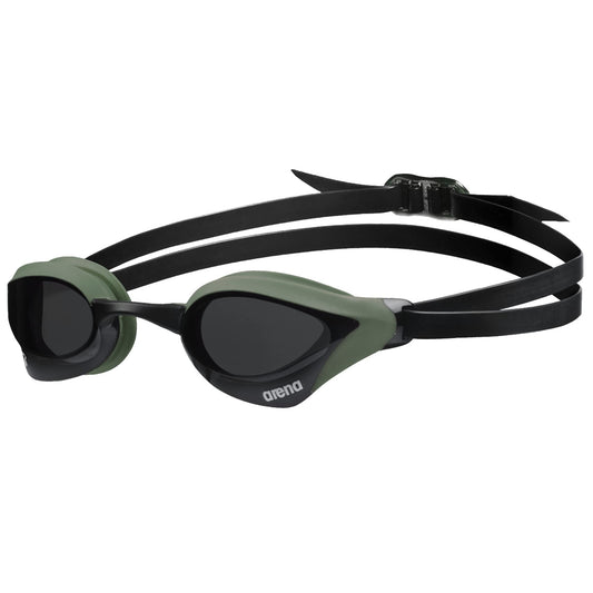 ARENA - anteojos de natación unisex para hombres y mujeres, con núcleo cobra, antivaho, lentes de policarbonato sin espejo, humo/ejército/negro