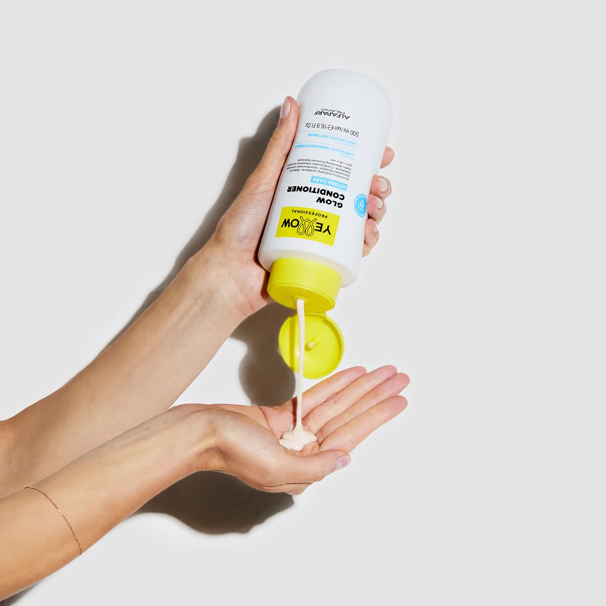 "YELLOW PROFESSIONAL HYDRA CARE GLOW CONDITIONER 500 ml Acondicionador iluminador hidratante para todo tipo de cabello POTENCIADO CON LUMITECH & TAMARIND EXTRACT CONCEBIDO PARA SUAVIDAD LIGERA"