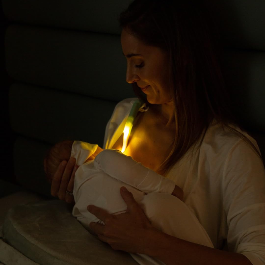 LatchLight - Luz nocturna para bebé portátil para lactancia materna y alimentación con biberón, brillo ámbar regulable, amigable con la melatonina, brilla en la oscuridad para una fácil ubicación