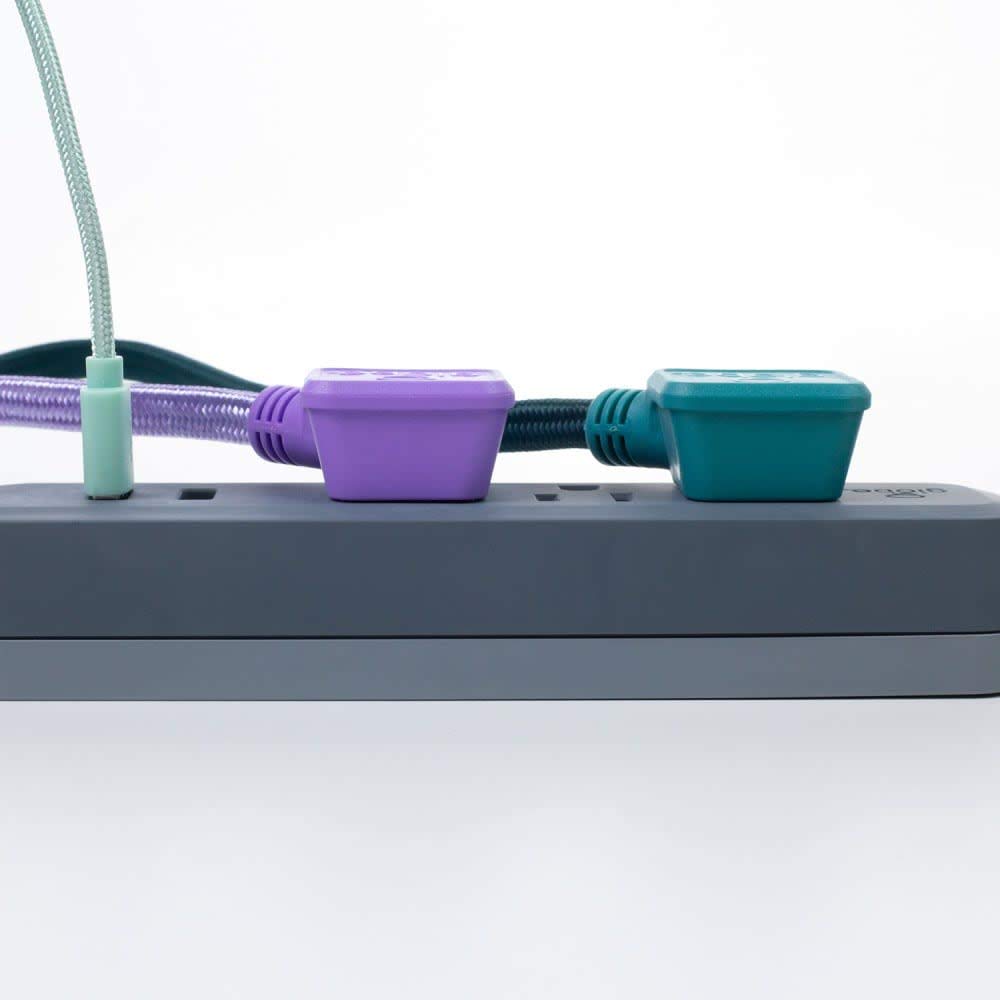 Globe Electric Designer Series multicontacto con 3 salidas de alimentación, 2x puertos USB, 78249, acabado en color negro, Rosa
