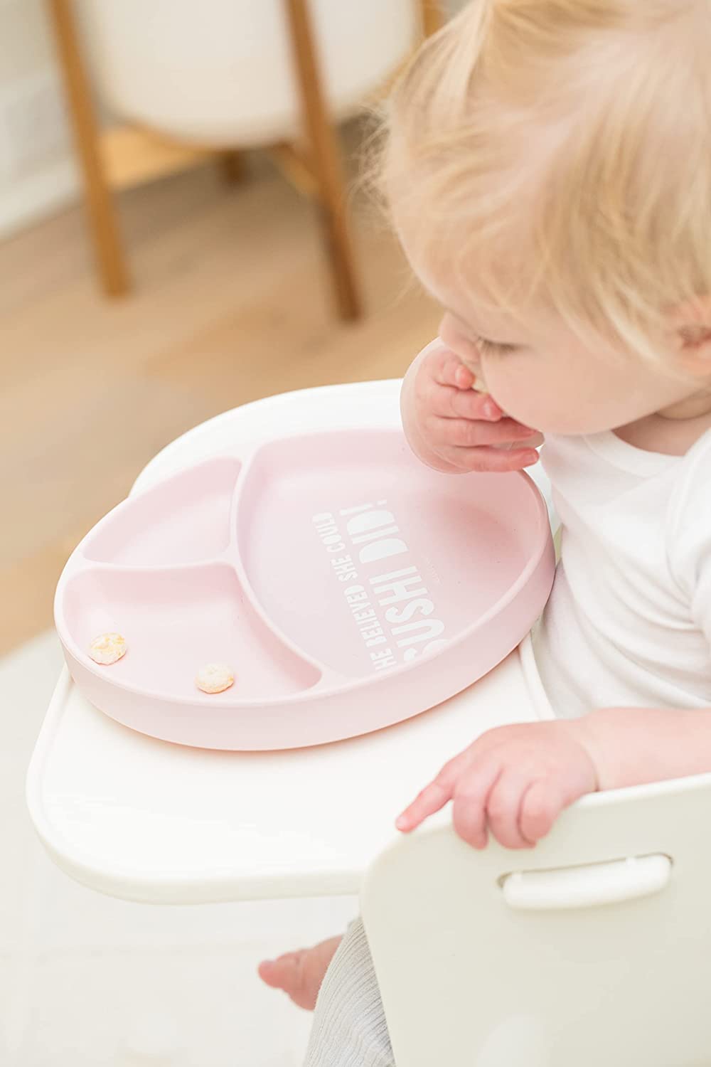 Bella Tunno Wonder - Placas de succión de silicona para bebés, niños pequeños y niños, ideales para destete LED de bebé, sin BPA, artículos imprescindibles para niños y bebés, 3 secciones (Hola