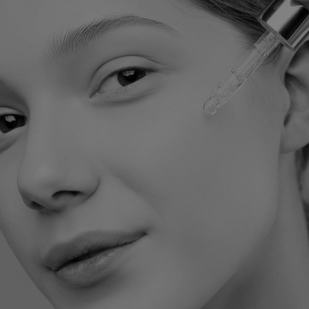 ORGANIC SKINKARE BY DERMANK Suero Despigmentante Facial | Reduce Manchas Oscuras y Unifica el Tono | Tratamiento Orgánico para Daño Solar, Acné y Cicatrices | Suero contra manchas en la piel- 30 ml | Facial Clear Treatment Skincare