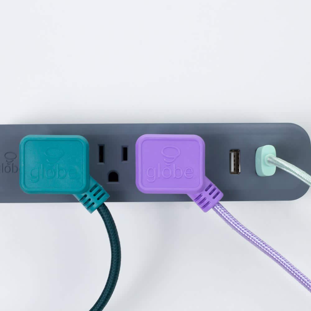 Globe Electric Designer Series multicontacto con 3 salidas de alimentación, 2x puertos USB, 78249, acabado en color negro, Rosa