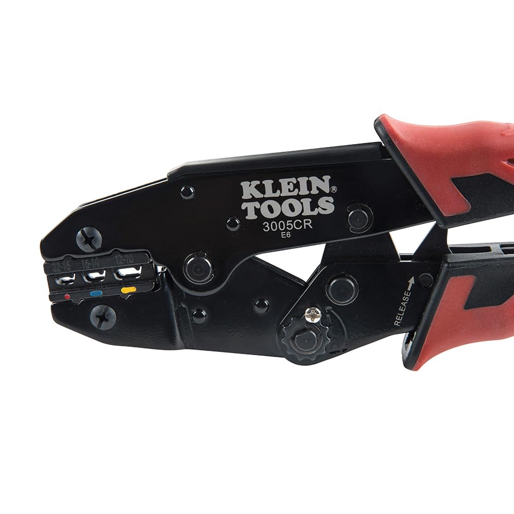 KLEIN TOOLS 3005CR | Pinza Ponchadora con Aislamiento | Ponchado Preciso y Seguro | Diseño Ergonómico y Ajustable | Ponchadora | Terminales eléctricas | 10-22 AWG | Tres Cavidades y Matraca Integrada