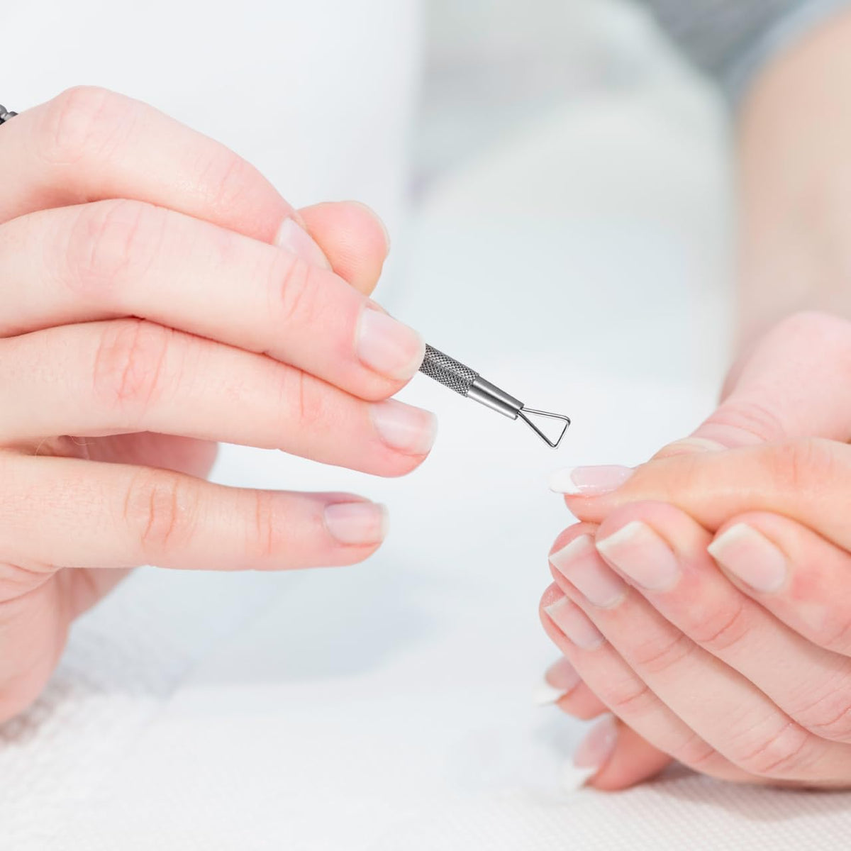 Uonlytech Juego de 4 Herramientas Triangulares para Limpiar Cutículas Y Uñas, con Cuchara Empujadora Triangular, Limpiador de Uñas, Alicate para Cutículas Y Gel Limpiador.