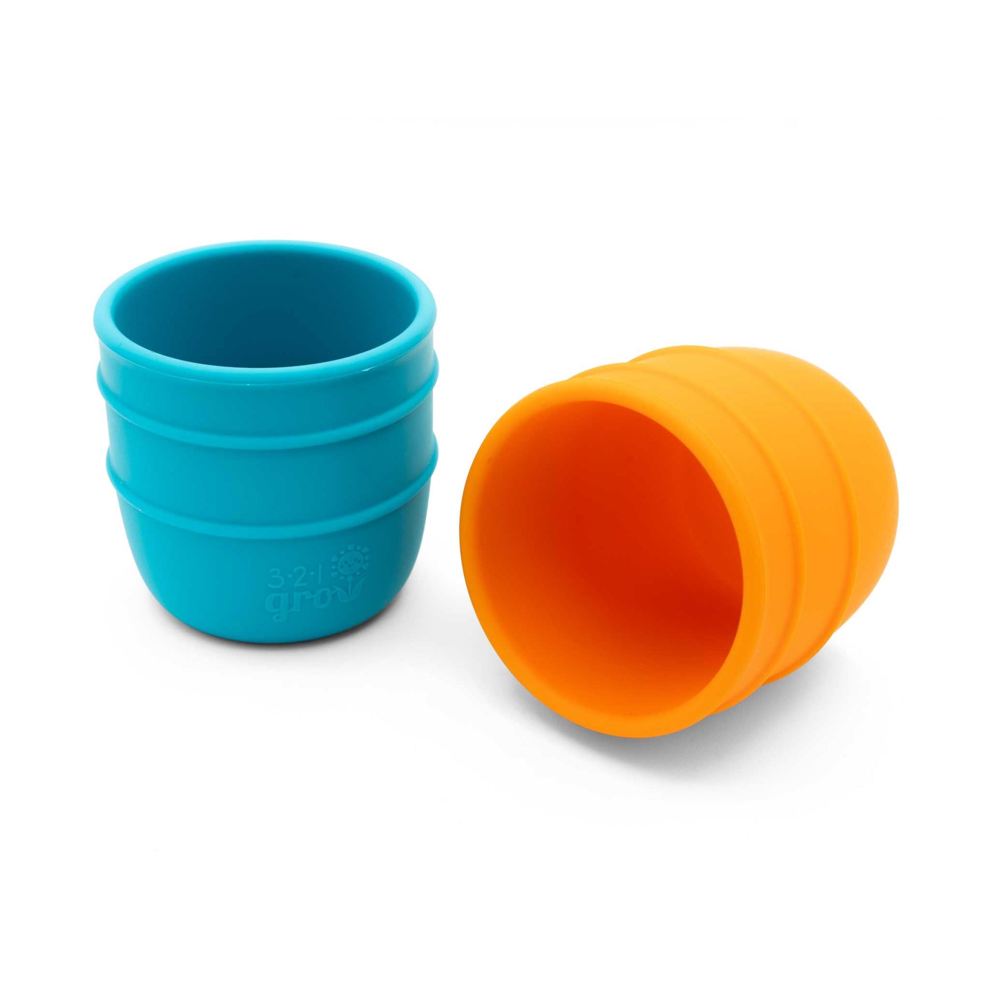 321 Grow • Juego de tazas Drink with Me • Taza abierta de silicona para bebés, niños pequeños • 6 meses + • 8 onzas • Apto para lavaplatos y microondas • Juego de 2 tazas (Ocean)