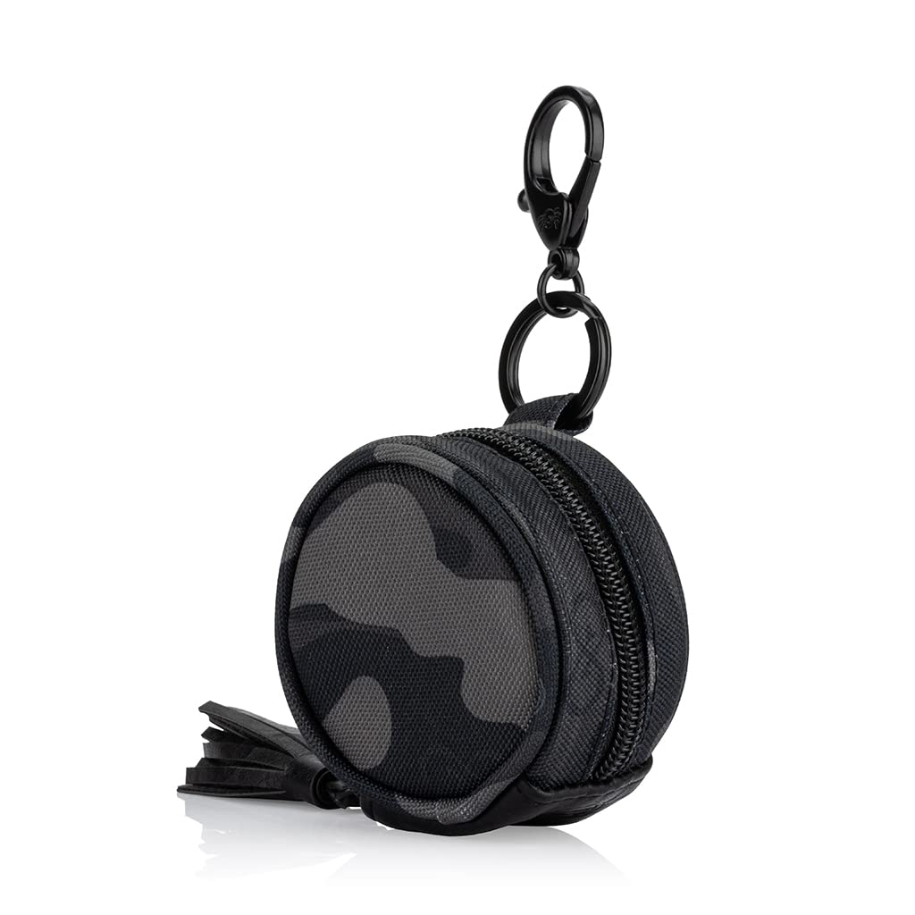 Itzy Ritzy Chelsea + Cole - Funda para chupete con clip, incluye cierre, mide 2.5 pulgadas de diámetro y tiene capacidad para 2 chupetes; camuflaje