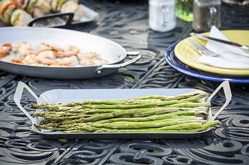 Sartén de TableCraft de acero inoxidable 13.5 pulgadas con asas para Barbacoas y Parrillas