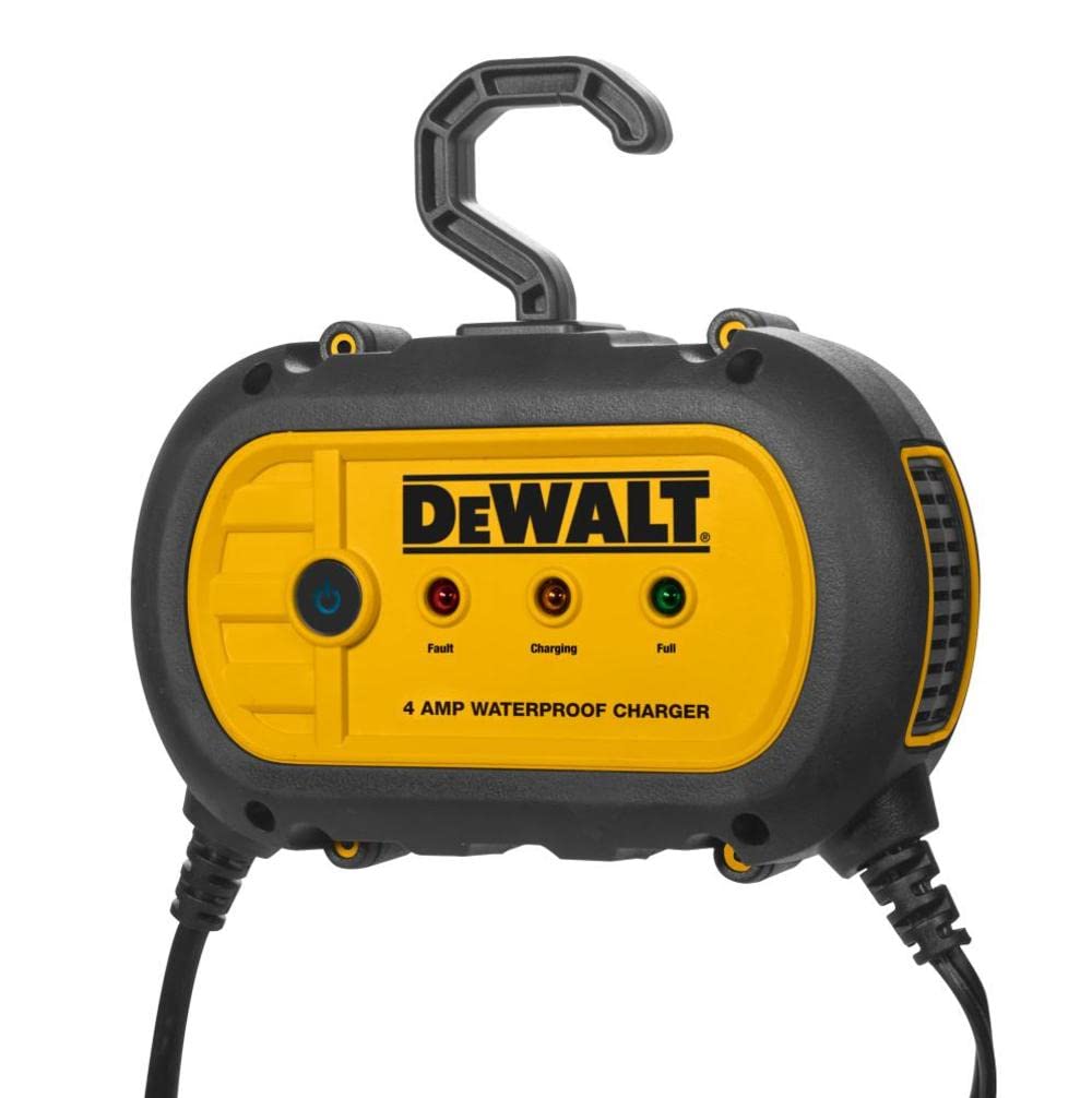 DEWALT DXAEWPC4 - Cargador de batería totalmente automático de 4 amperios y 12 V impermeable con abrazaderas de cable