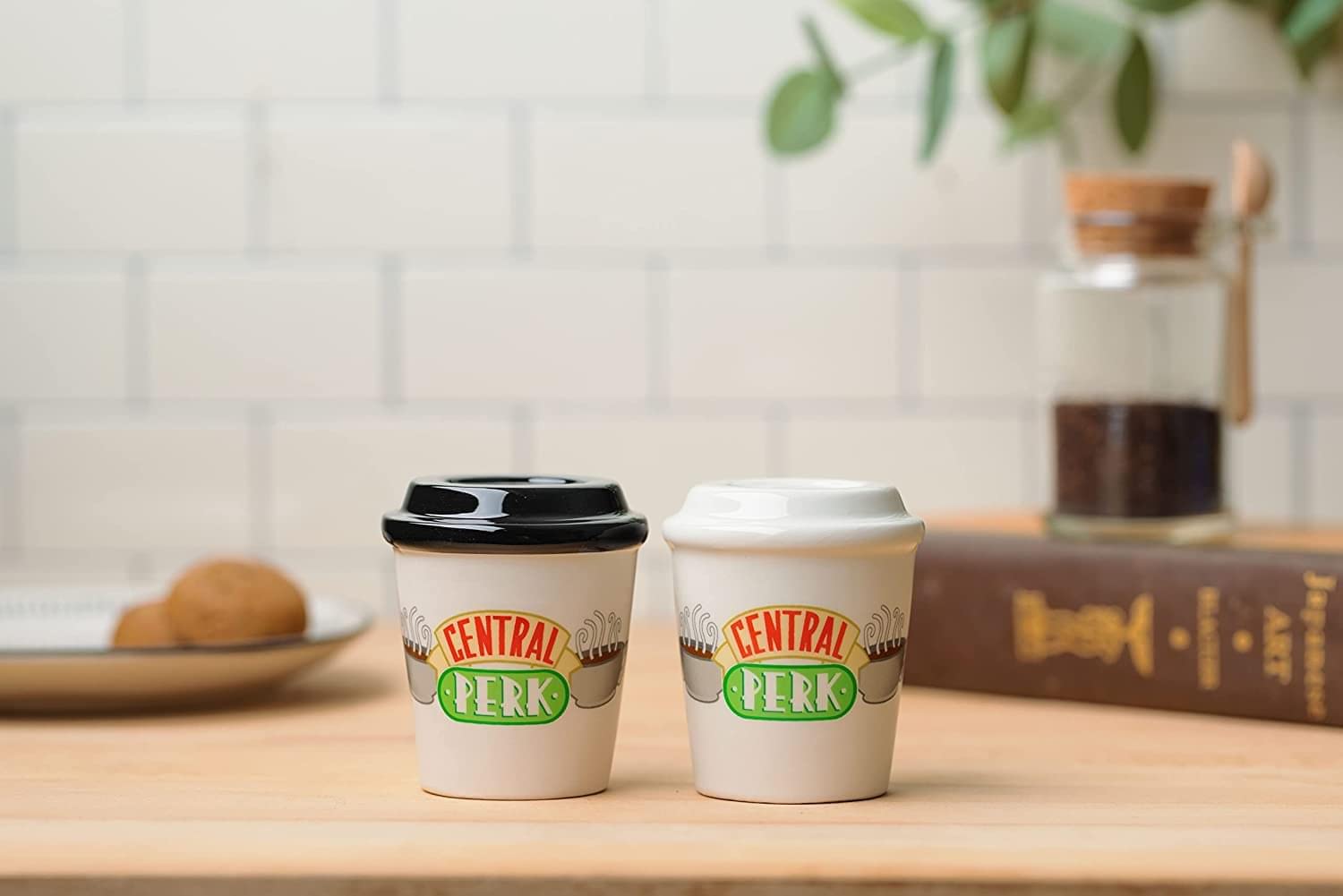 Salero y Pimienta de Cerámica Silver Buffalo Friends Central Perk To-Go