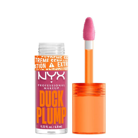 NYX Professional Makeup, Duck Plump, 7ml. Tono: Pick me Pink (rosa). Brillo labial voluminizador con efecto plumping para un volumen instantáneo. Gloss infusionado con jengibre picante para un volumen visible y de larga duración. Fórmula vegana.