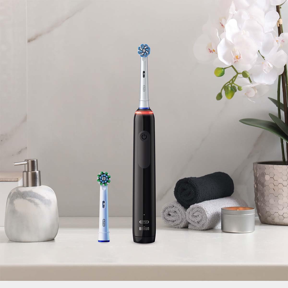 Oral B PRO Series 3: Cepillo de Dientes eléctrico + 4 Repuestos Precision Clean
