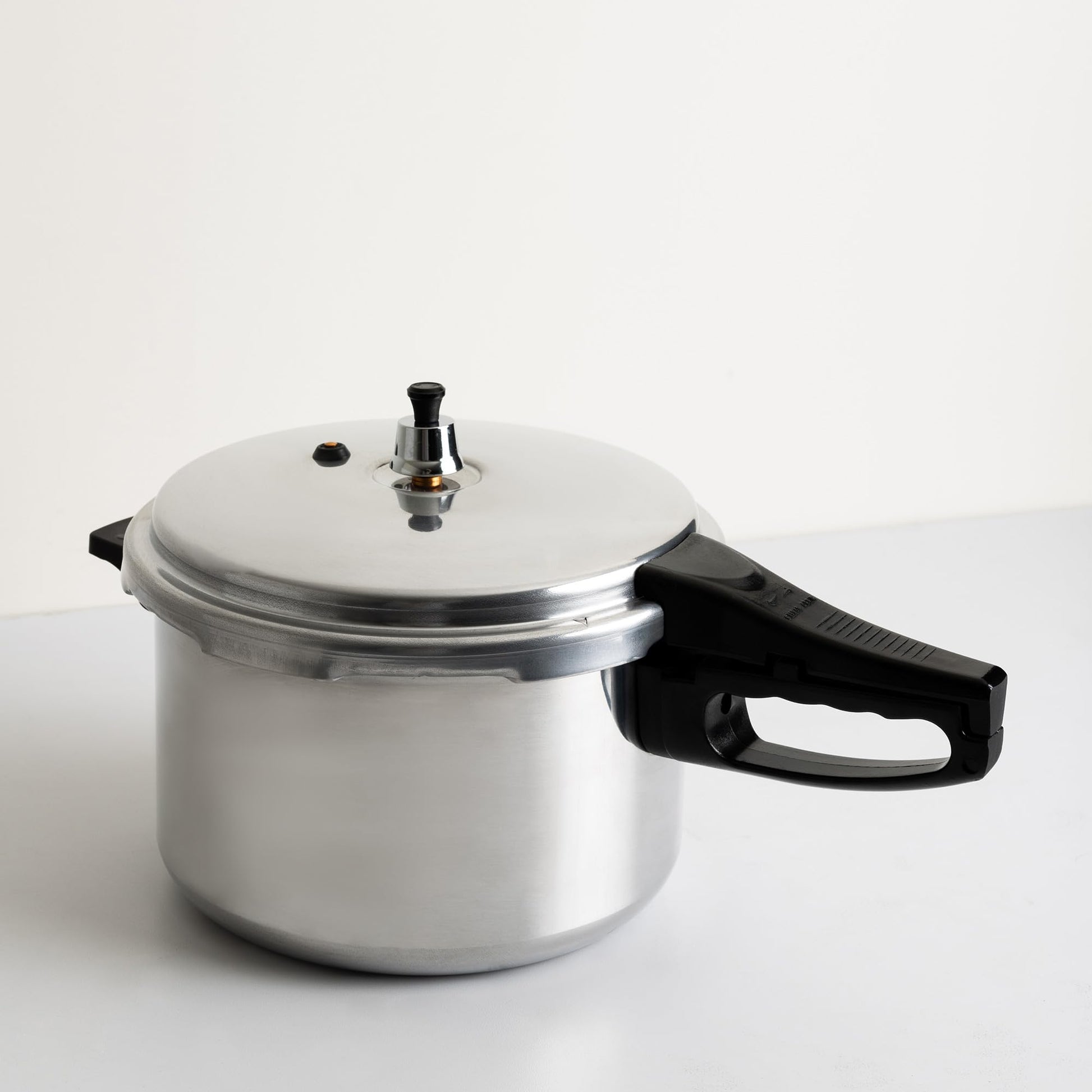 Ekco | Olla Express One 6 Litros con 6 Sistemas de Seguridad de Aluminio