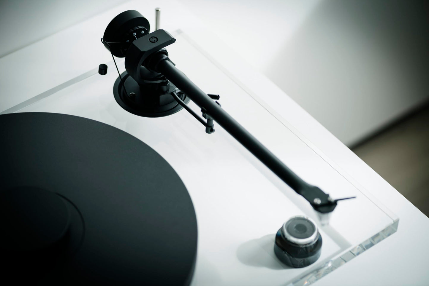 Pro-Ject XA B, Tocadiscos Acrílico Verdaderamente Balanceado con Sonido de Alta Gama, Brazo de Tono de Aluminio Premium de 10", Pick it Pro Balanced, Fabricado en Europa