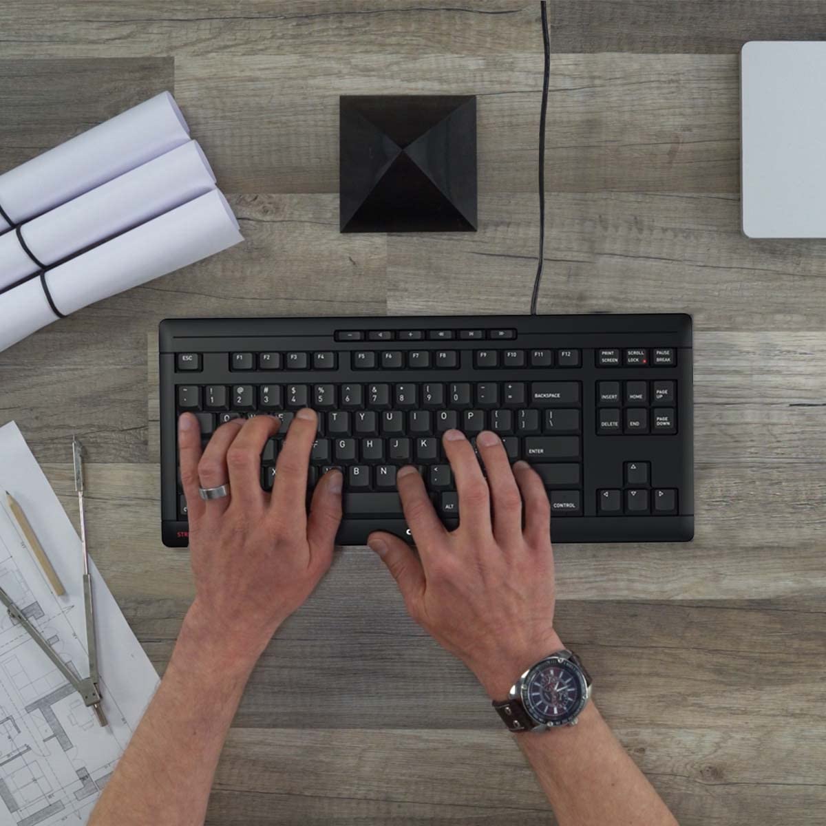 Teclado CHERRY Stream TKL Negro Silencioso con Cable USB Versión Compacta Sin Teclado Numérico Reacondicionado