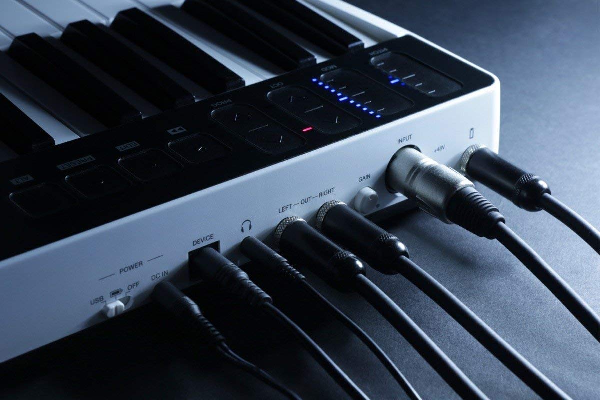 IK Multimedia IP-IRIG-KEYSIO25-IN iRig Keys I/O Estación de trabajo de creación musical de 25 teclas, controlador MIDI con interfaz de audio integrada, 49- Tecla, 49-key