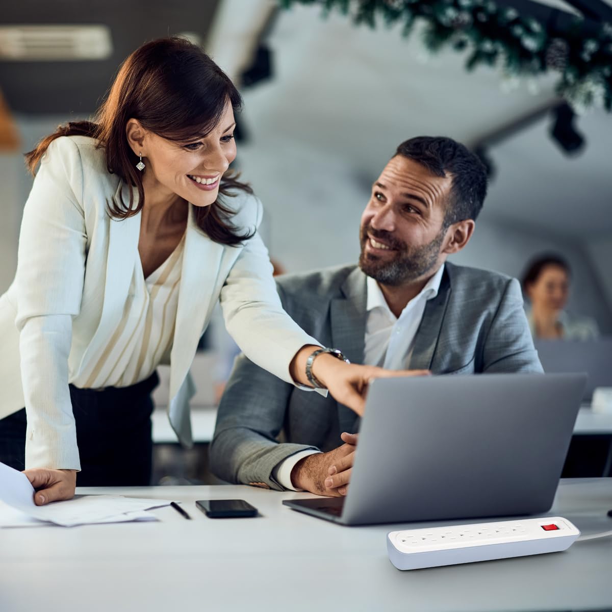 Barra Multicontactos Mitzu 7 Salidas con Seguro Protector