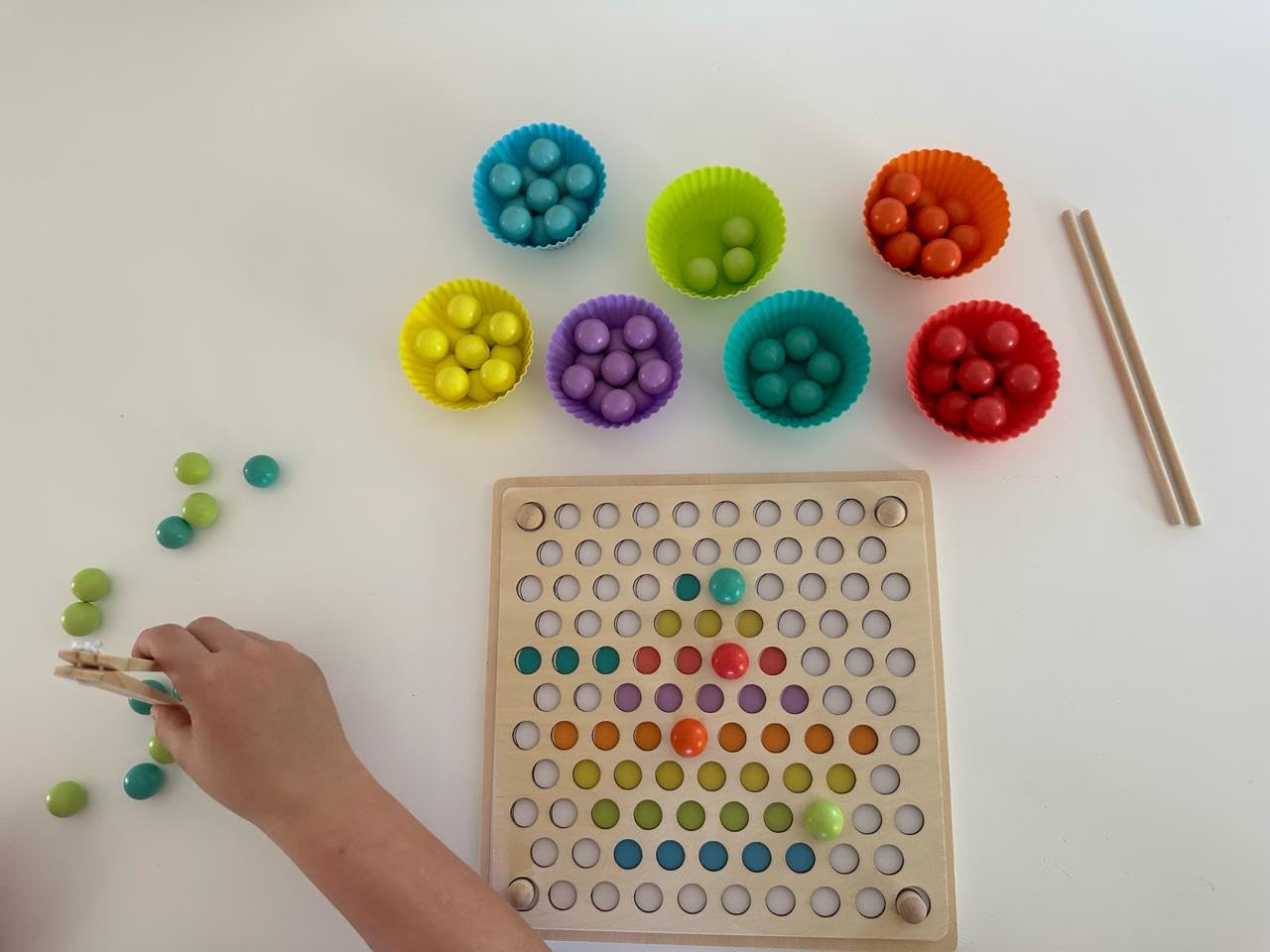Juguete Montessori Time to Fiesta Figuras de Bolitas Colores