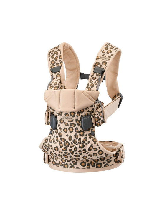 BabyBjörn Baby Carrier One, algodón, beige/leopardo