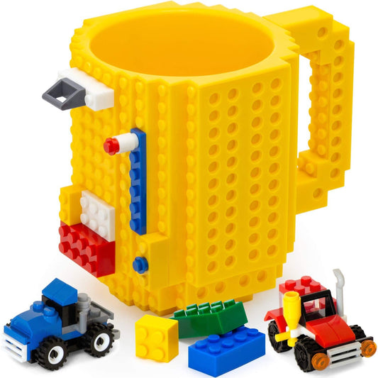 John & John Taza armable de diseño Divertido para Ladrillos, Incluye un muñeco y 2 Sets de Bloques de construcción para Jugar (10 Colores) - Amarillo