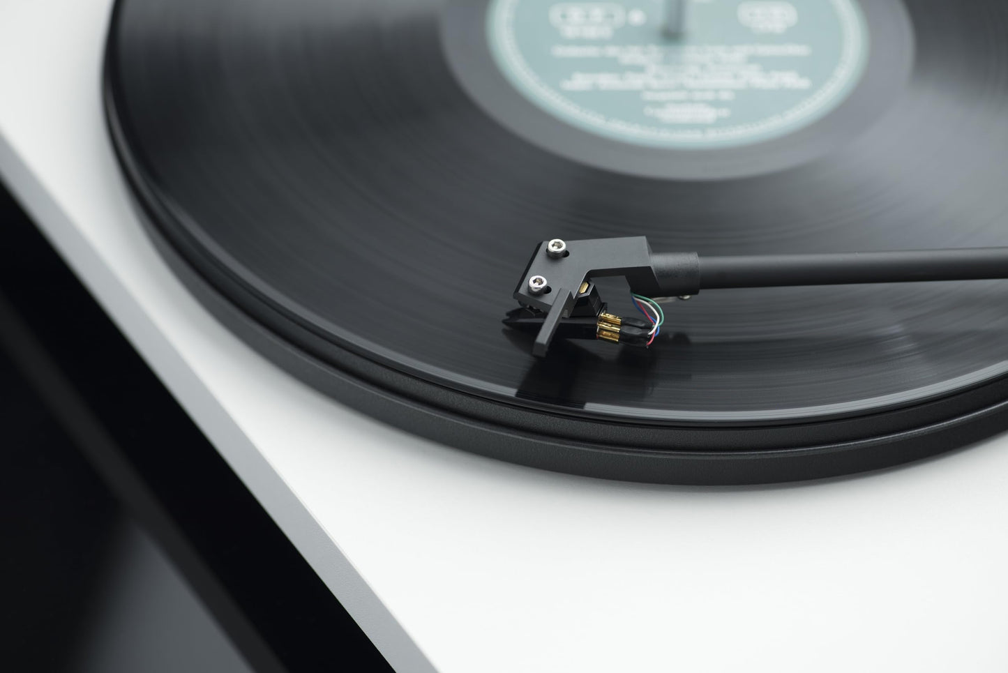 Pro-Ject Primary E Phono, Tocadiscos de Salida y Anterior conmutable con cápsula OM NN (Blanco)