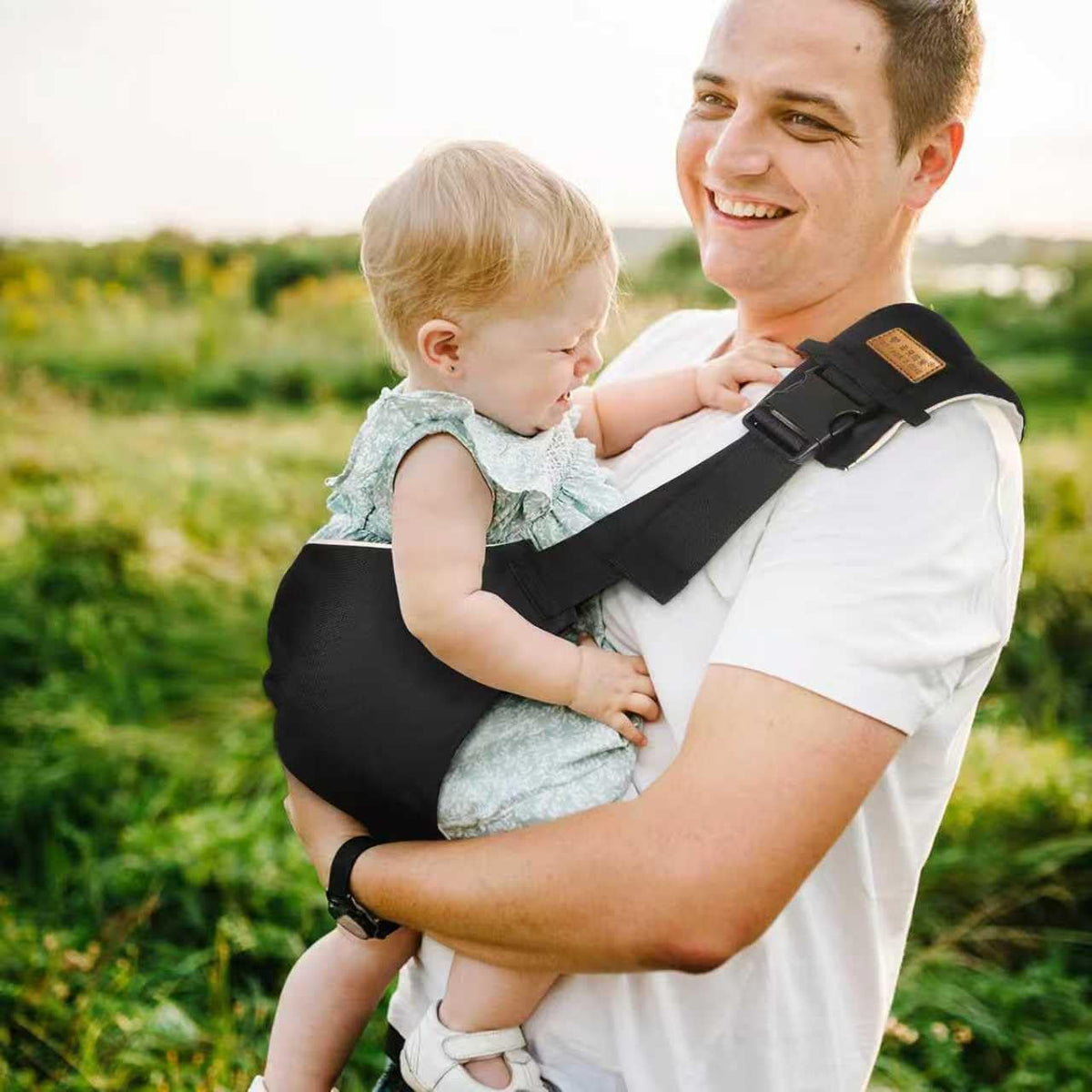 NUIO Porta Bebe, Mochila Ergonomica Bebe,Cangurera para Bebe Ajustable y Transpirable, Multifuncional y que Ahorra trabajo, Soporte Firme para Bebé, Apto para Niños de 3 a 24 Meses (Negro puro)